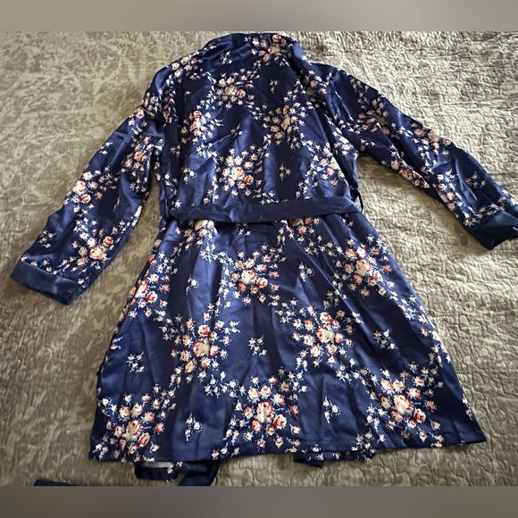 Morgan Lane x FabFitFun Robe - Picture 4 of 5